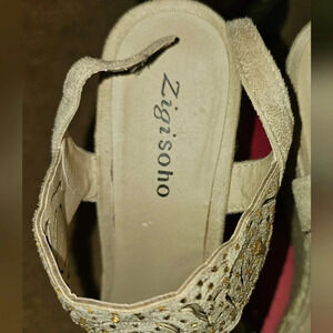 Zigi soho size 7.5 wedge sandles.